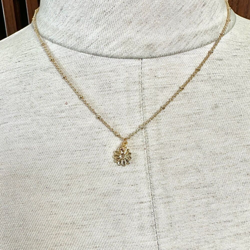 Gold tone dainty flower pendant necklace